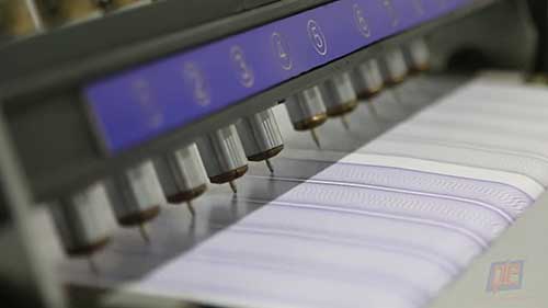 塑料笔壳是如何制成的