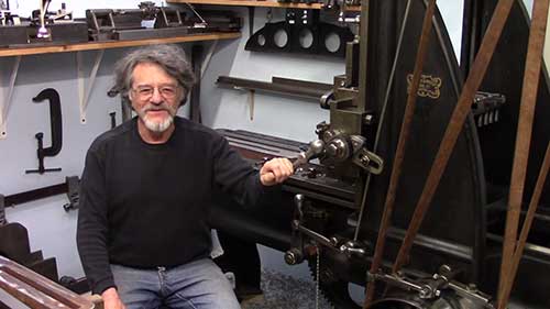 如何操作金属刨床