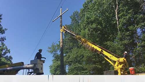 更换木质配电杆