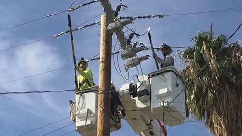 如何在配电杆上安装重合闸