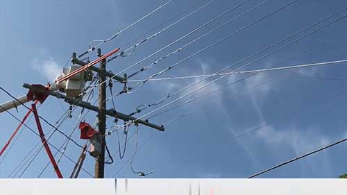 架设经过铁路的输电线路