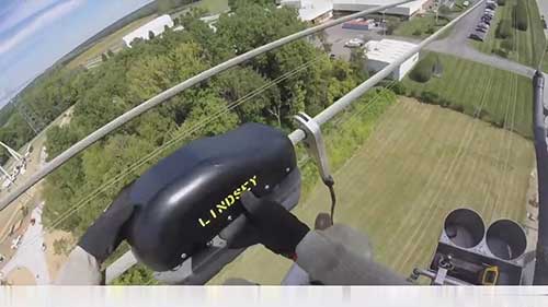 安装输电线路监测器