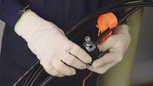 绝缘穿刺线夹的安装