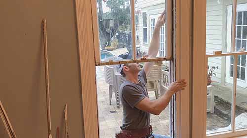 如何拆卸和安装窗框