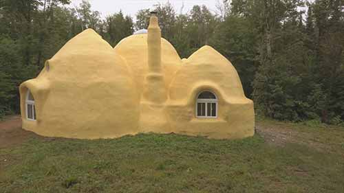 用土包打造可持续房屋