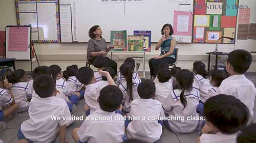 将聋哑学生融入到正常学生的教室中