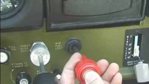 驾驶飞机：如何启动飞机的引擎