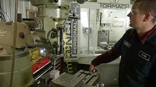 手动铣床和计算机控制数控铣床入门