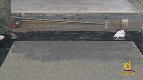 铺设石英砂地面 3