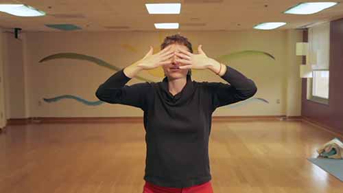 适合年轻人做的正念冥想动作