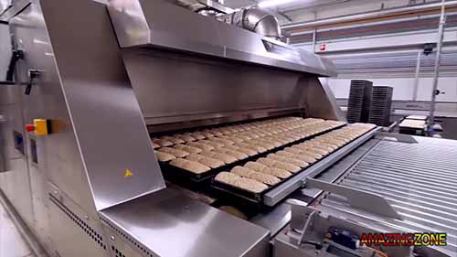 食品工厂的烘焙生产线