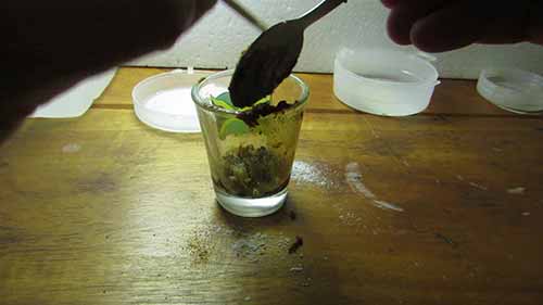 如何制作红色的烟花