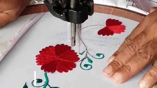 电脑绣花机绣花过程