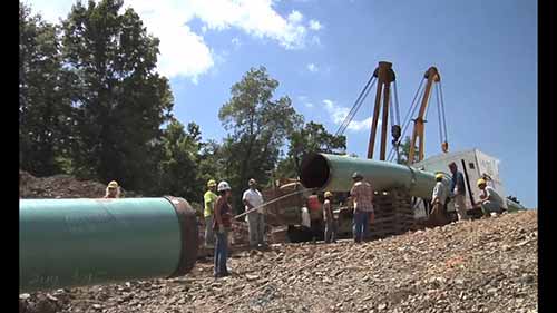 崎岖地形上的管道铺设