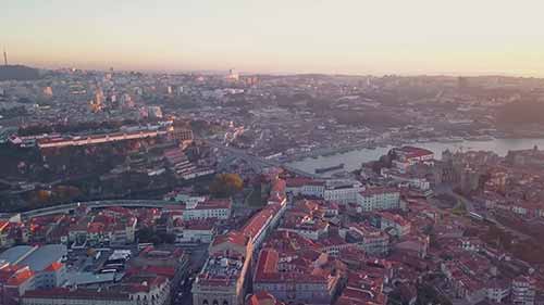 建造绿色屋顶的小屋