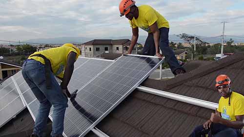 分步太阳能面板安装课程。初学者到付费太阳能专业人士