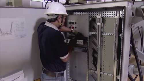 1200千伏断路器装配过程