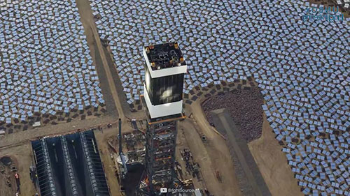 沙漠里的太阳能光热电站