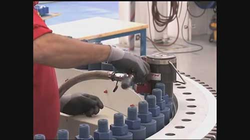 安装风力涡轮机偏航环