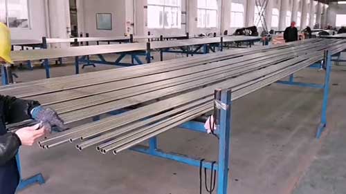 无缝钛管的生产过程