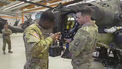 AH-64阿帕奇直升机阶段维修检查