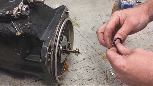 GE90航空发动机维修实录：备份发生器的清除和安装