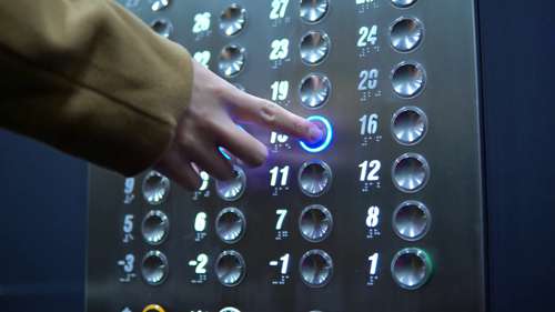 哈利法塔的超长电梯