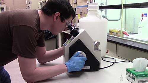 蒸馏塔操作中的折射仪操作