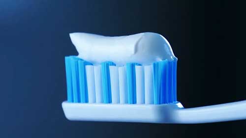 牙膏的历史与生产制造