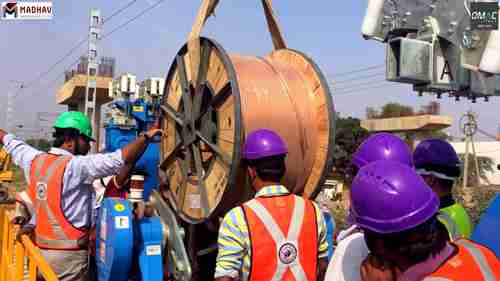 铁路接触网架线系统施工现场