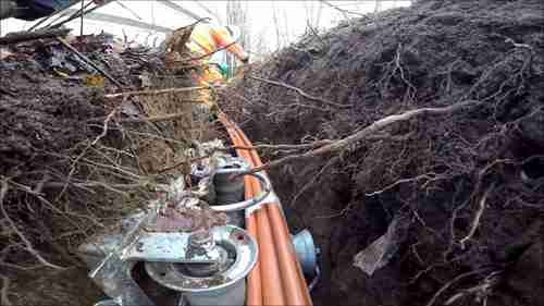 铺设铁路通信电缆