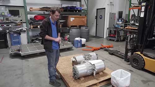 电动汽车维修店内部