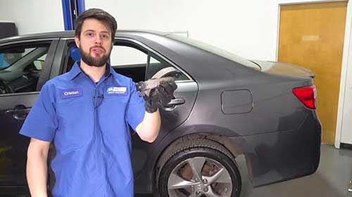 更换驻车制动蹄片