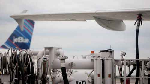 飞机加油员的工作