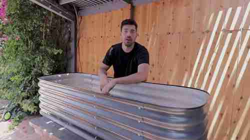 如何在花园中使用地膜