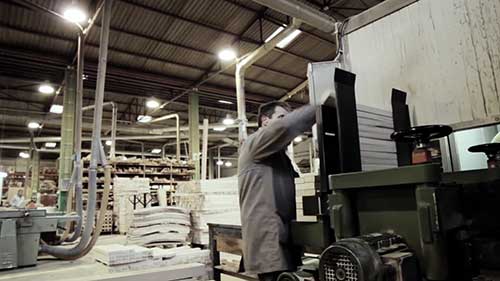 参观一座木椅工厂