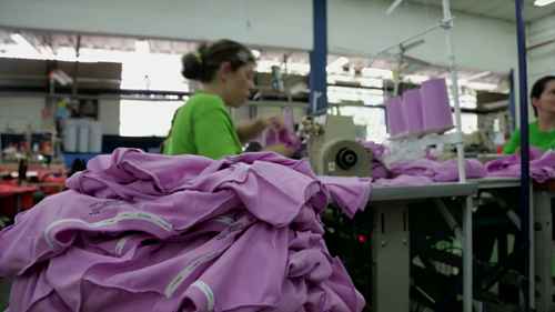 棉质T恤衫的制作 4 工人