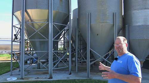 一座有机饲料加工厂