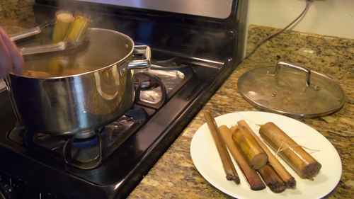 种植甘蔗和提炼糖浆