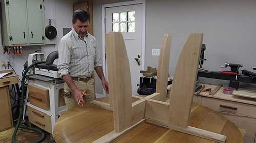 如何在硬木木材上钉螺钉