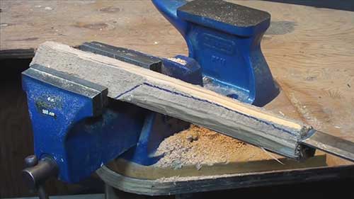 用废弃木料做的小木盒