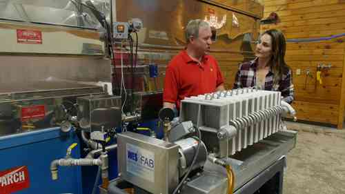 在枫木农场看枫糖浆的制作