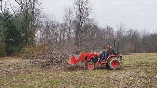 拖拉机卡在泥巴里怎么办