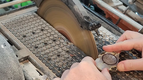 海滩岩石变宝石