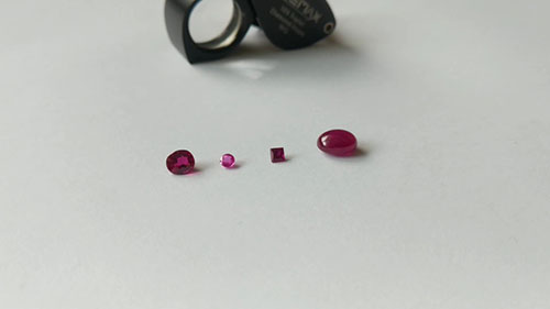 显微镜检验红宝石