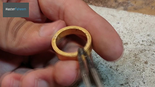 制作黄金钻石婚戒