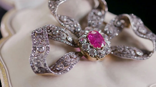 如何收集古董珠宝