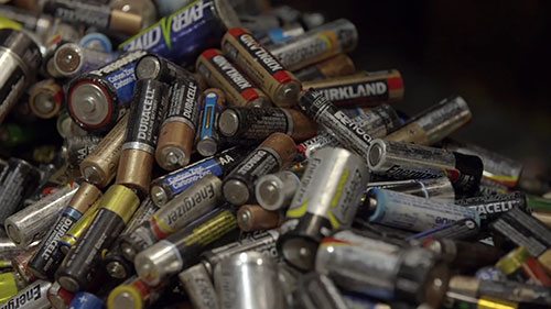 废电池和玉米种植