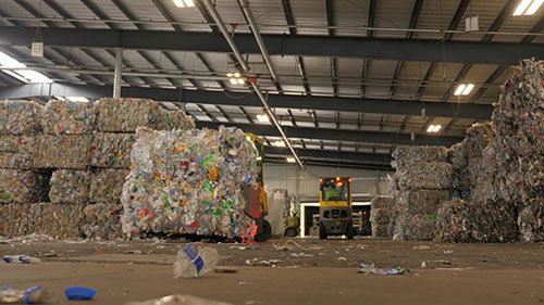 用回收塑料瓶生产衬衫