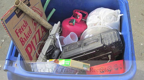 绿色垃圾箱和垃圾回收